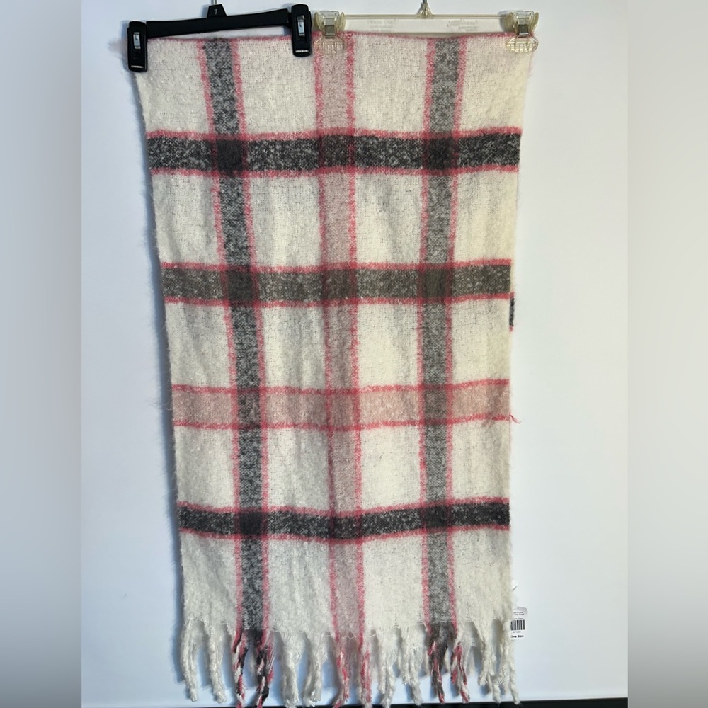 CRACKER BARREL OLD COUNTRY STORE IVORY/PINK PLAID COZY SCARF ONE SIZE
